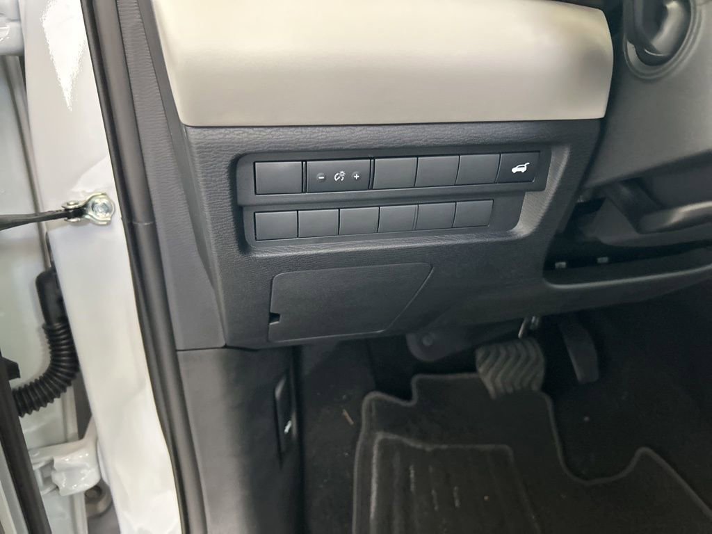 New 2025 Mitsubishi Outlander SE image 39