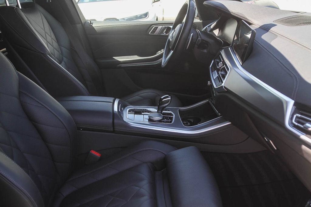 Used 2023 BMW X5 sDrive40i w/ M Sport Package RWD image 13