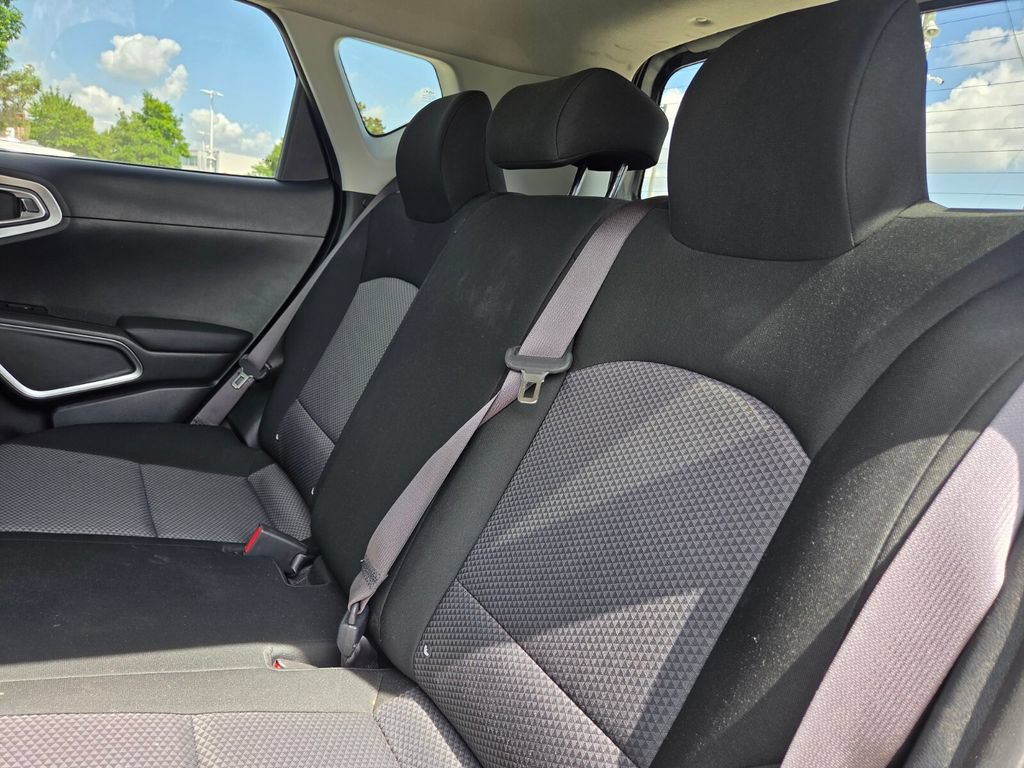 Used 2025 Kia Soul LX w/ LX Technology Package FWD image 24