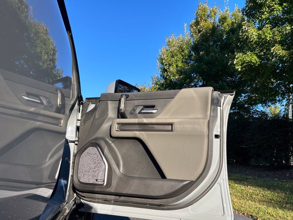 Used 2025 GMC Hummer EV 2X w/ LPO, Sport Package AWD/4WD image 67