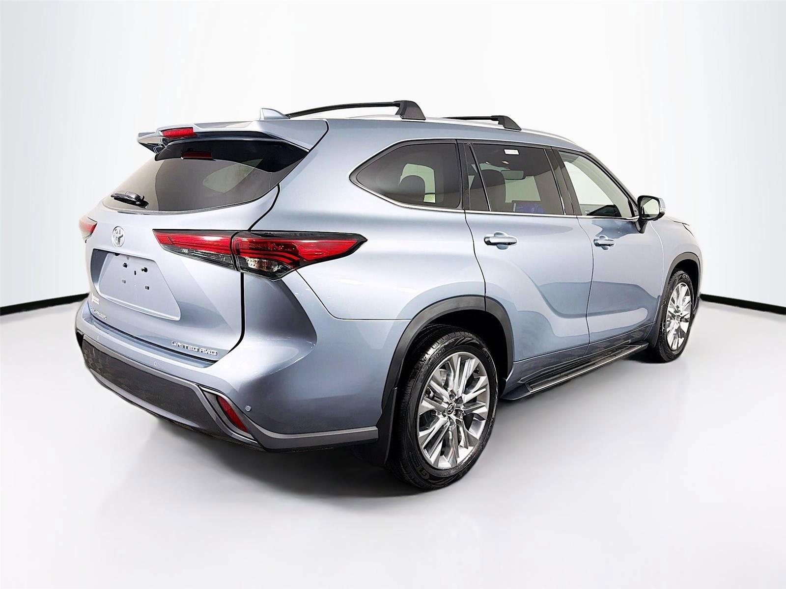 Used 2023 Toyota Highlander Limited image 7