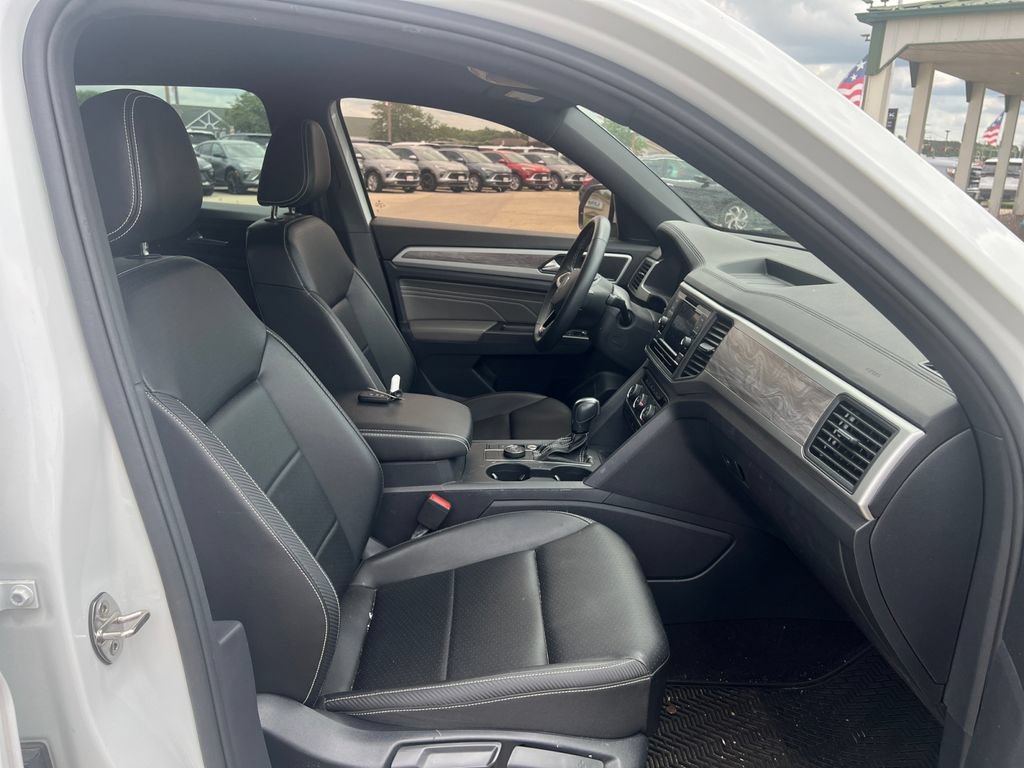 Used 2023 Volkswagen Atlas Cross Sport SE AWD/4WD image 37
