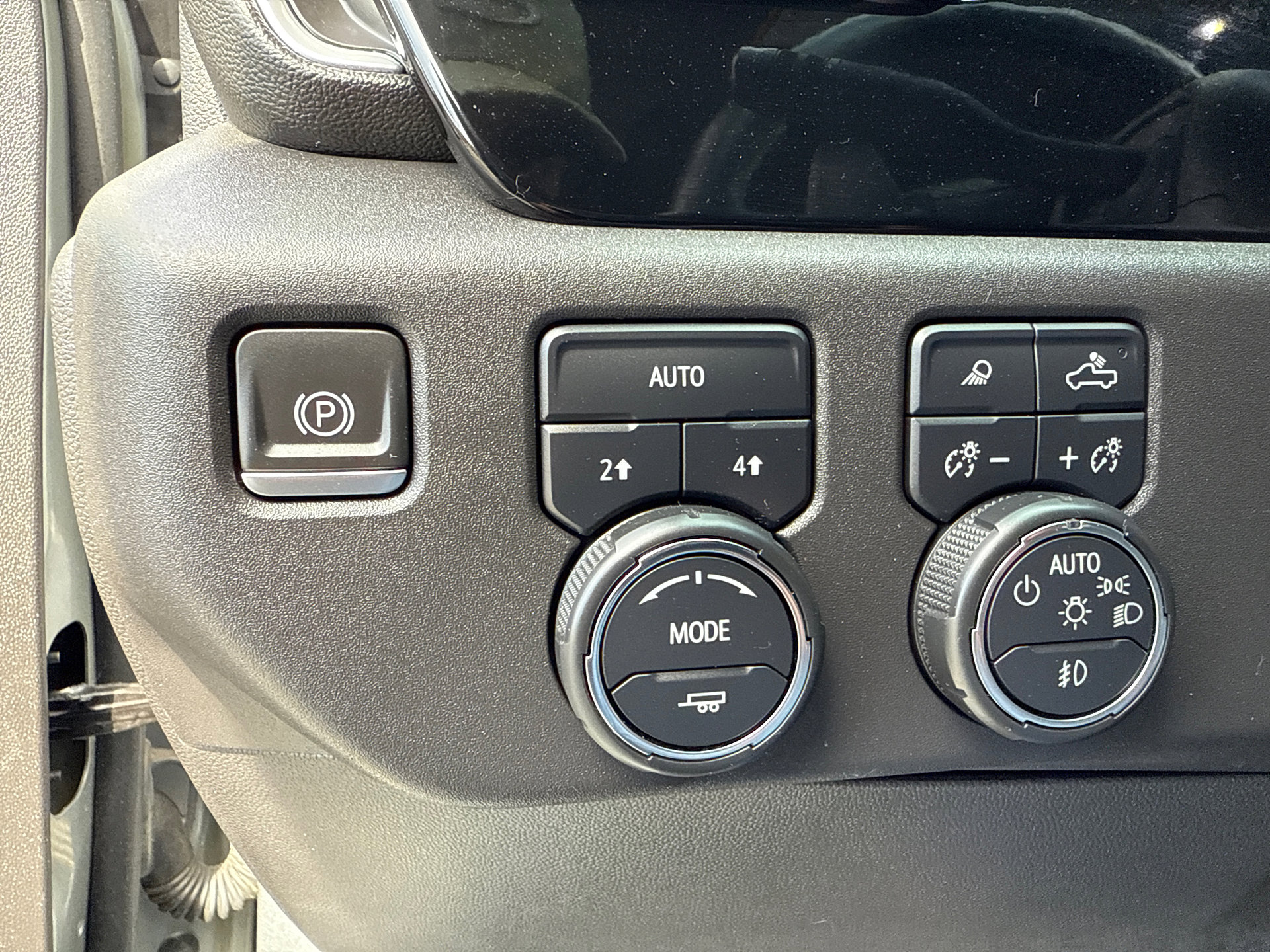 Used 2023 Chevrolet Silverado 1500 LTZ w/ LTZ Convenience Package II AWD/4WD image 28