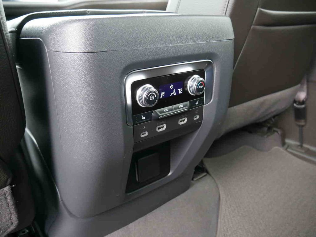 Used 2024 GMC Yukon XL Denali image 17