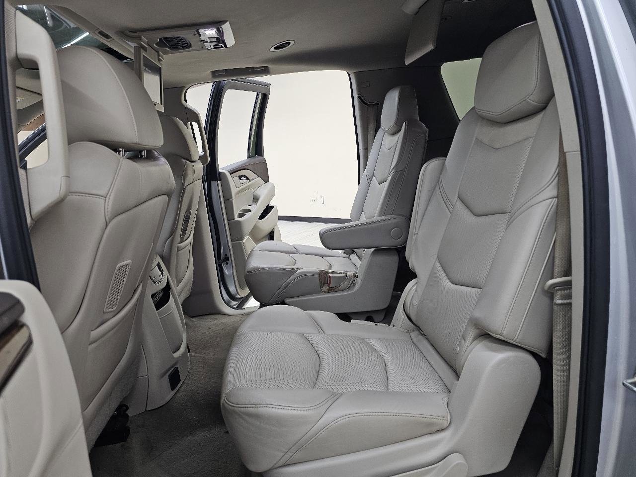 Used 2015 Cadillac Escalade ESV Luxury AWD/4WD image 27