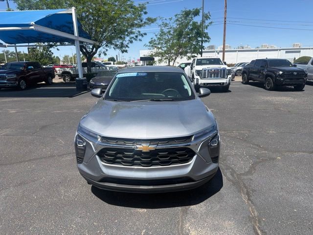 Used 2024 Chevrolet Trax LS w/ LS Convenience Package FWD image 2