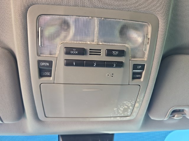 Used 2017 Toyota Highlander XLE AWD/4WD image 29