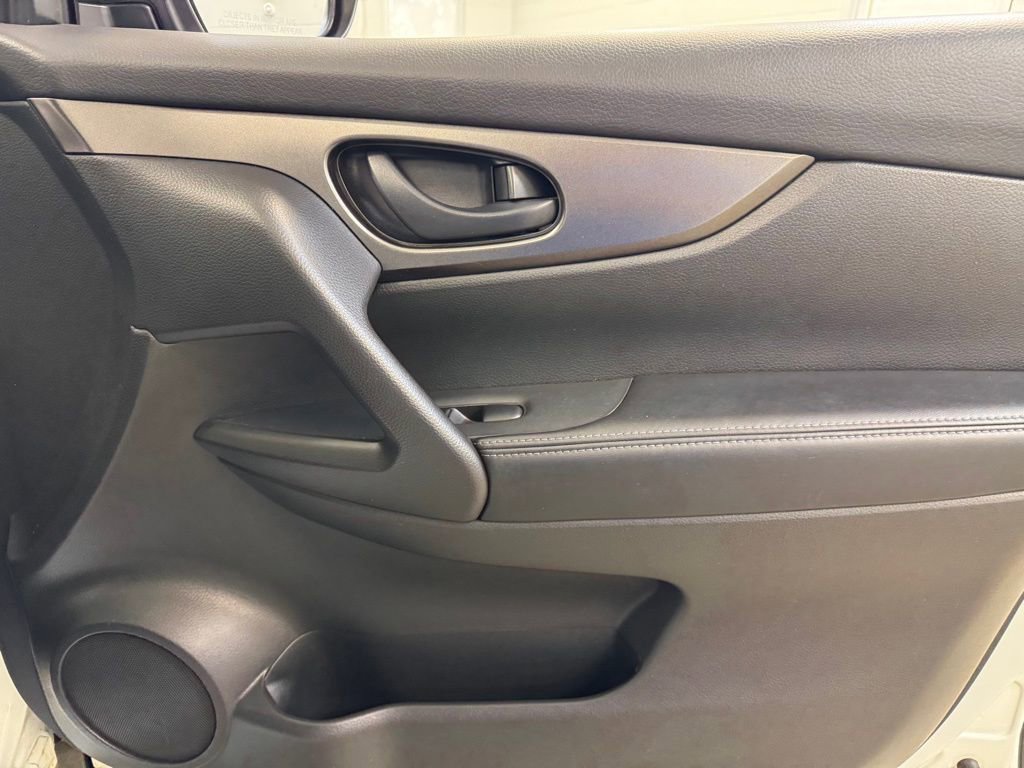 Used 2016 Nissan Rogue S w/ Appearance Package image 26