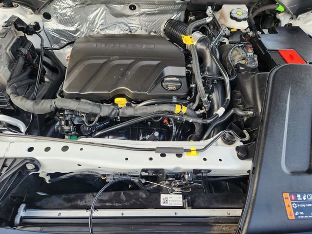 Used 2025 Chevrolet Trax ACTIV w/ Sunroof Package FWD image 32