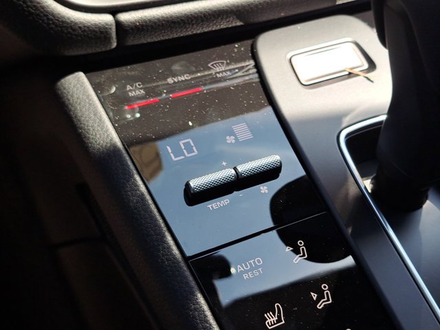 Used 2025 Porsche Macan image 35