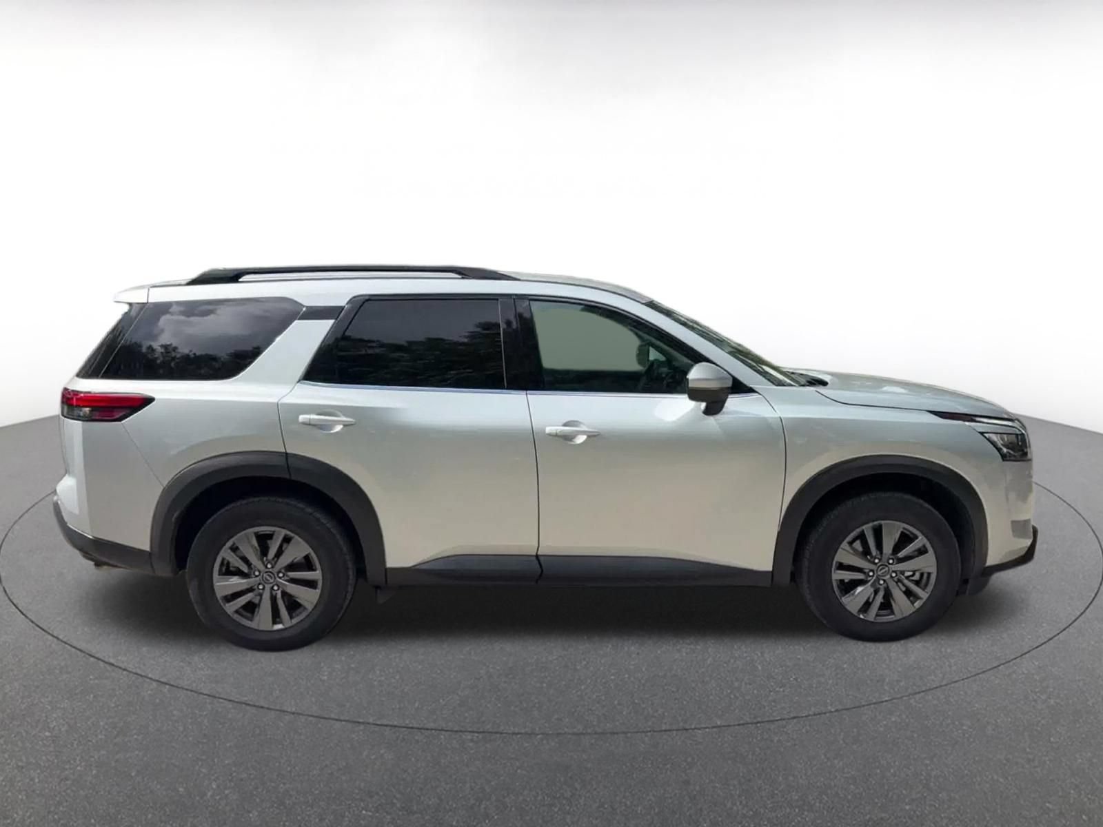Used 2025 Nissan Pathfinder SV AWD/4WD image 16