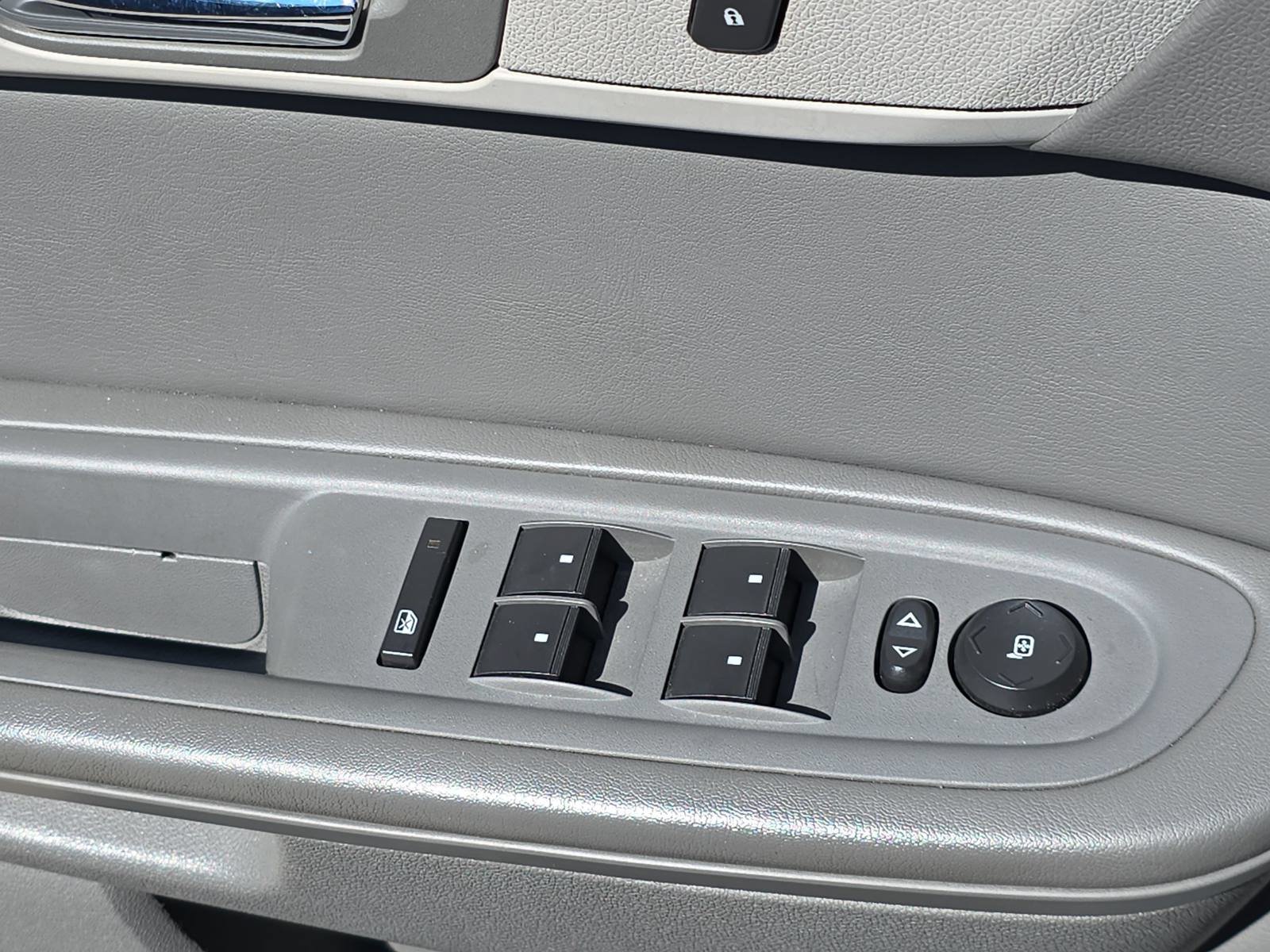 Used 2015 Chevrolet Traverse LS FWD image 29
