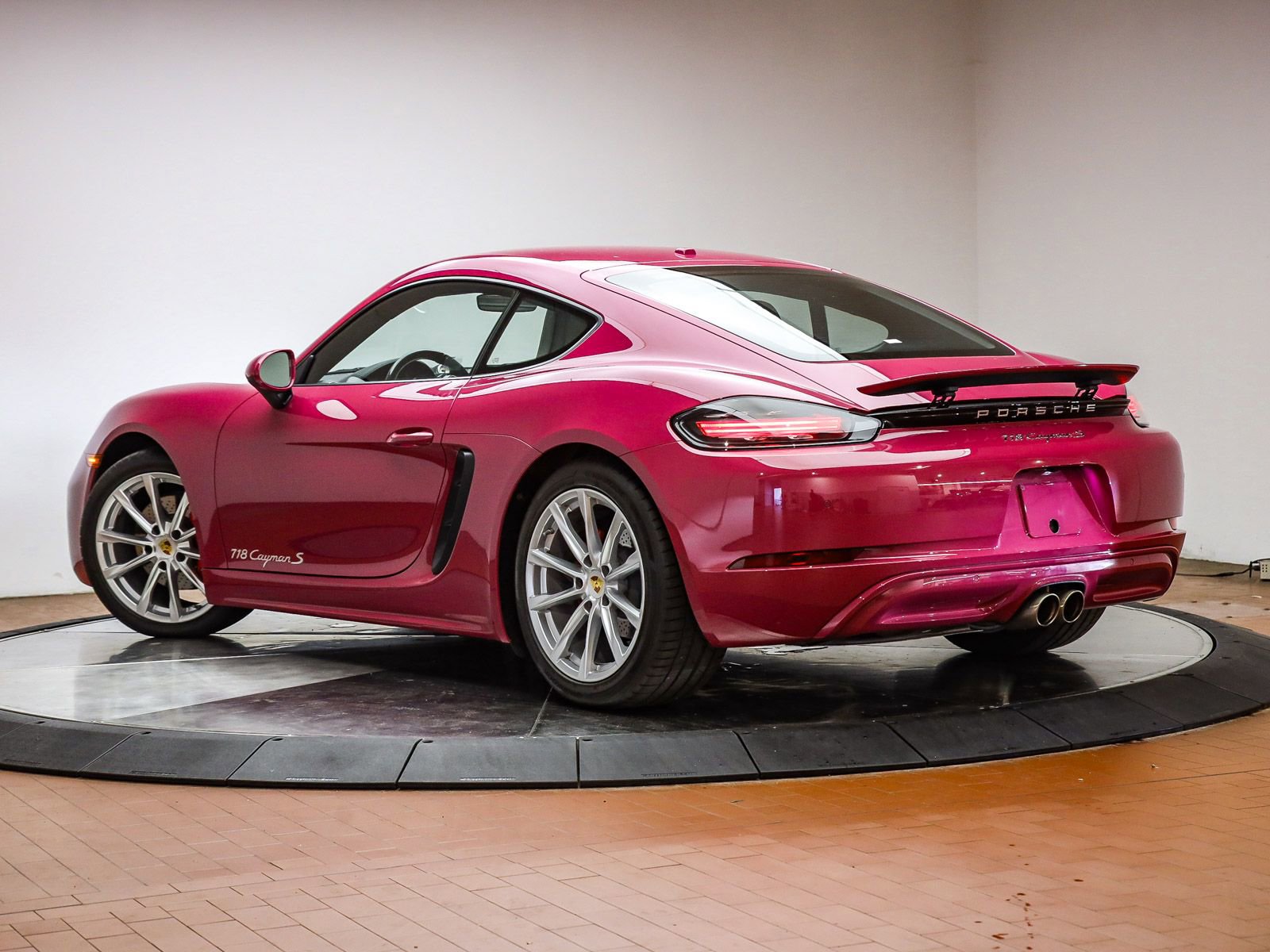 Used 2025 Porsche 718 Cayman S image 3