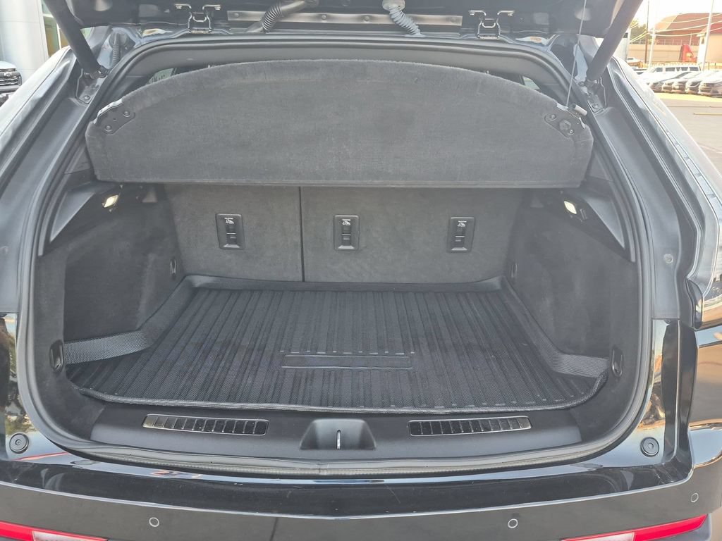 Used 2022 Cadillac XT4 Sport w/ Enhanced Visibility Package FWD image 23