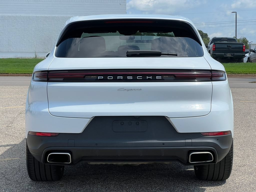 Used 2025 Porsche Cayenne AWD/4WD image 46