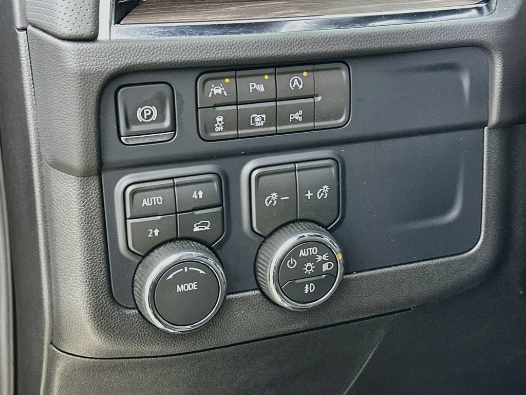 Used 2026 Chevrolet Suburban Premier AWD/4WD image 10