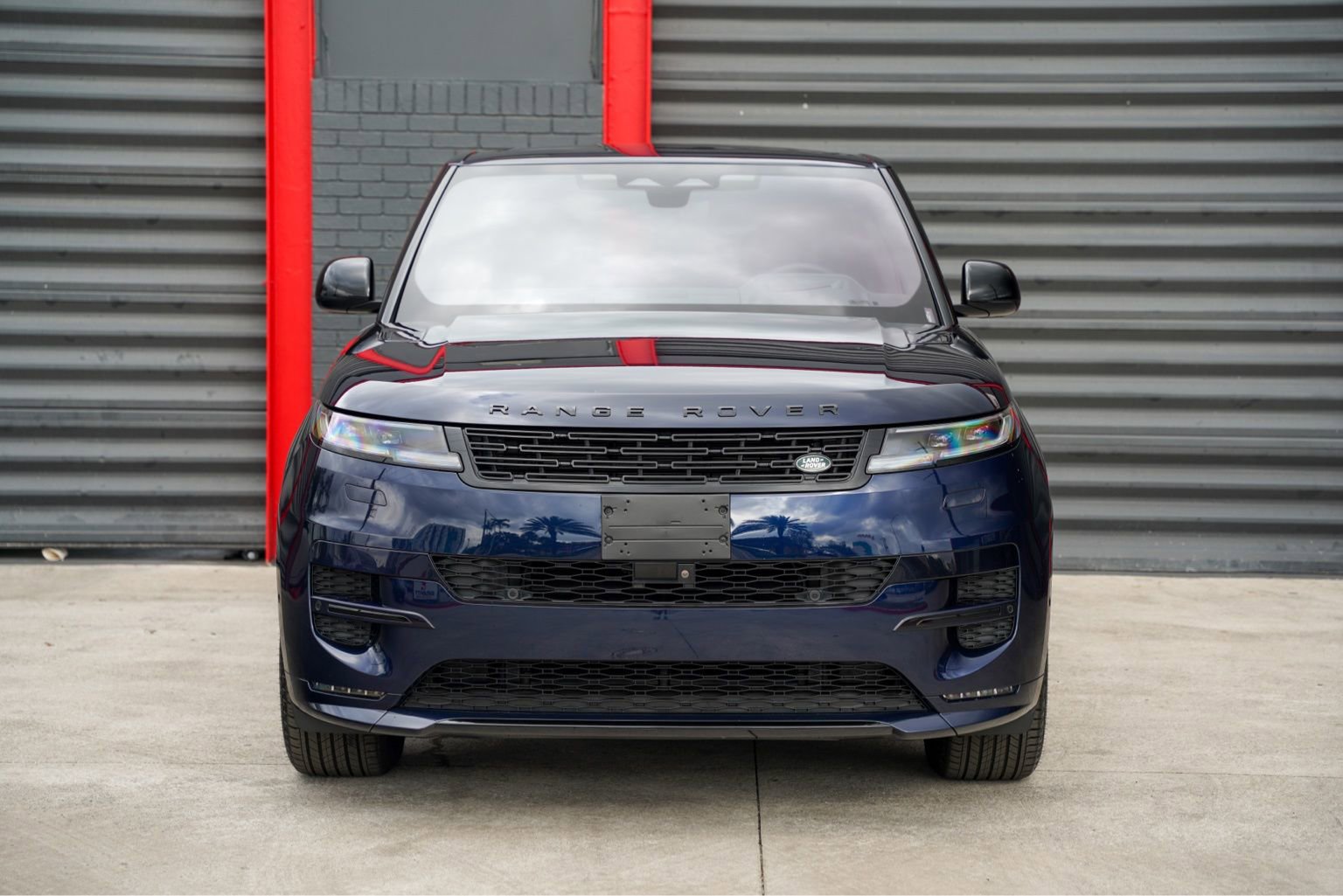 Used 2023 Land Rover Range Rover Sport SE Dynamic AWD/4WD image 2