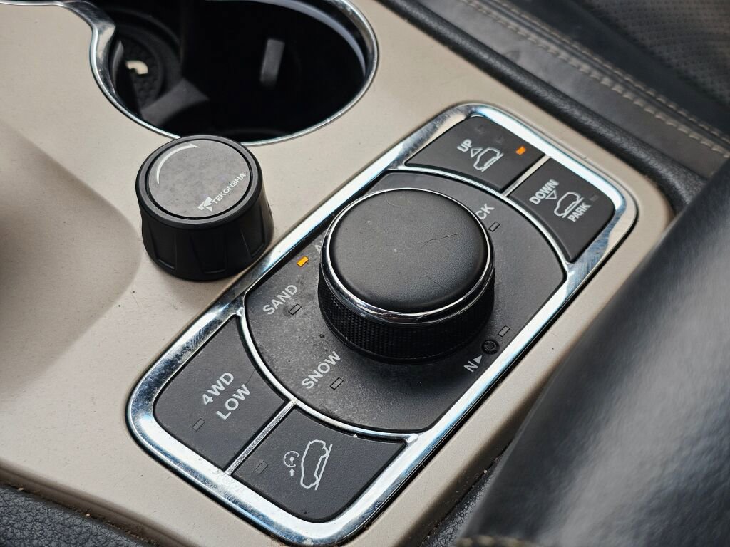 Used 2015 Jeep Grand Cherokee Overland image 25