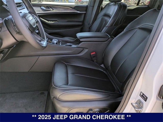 New 2025 Jeep Grand Cherokee Limited w/ Black Appearance Package image 11