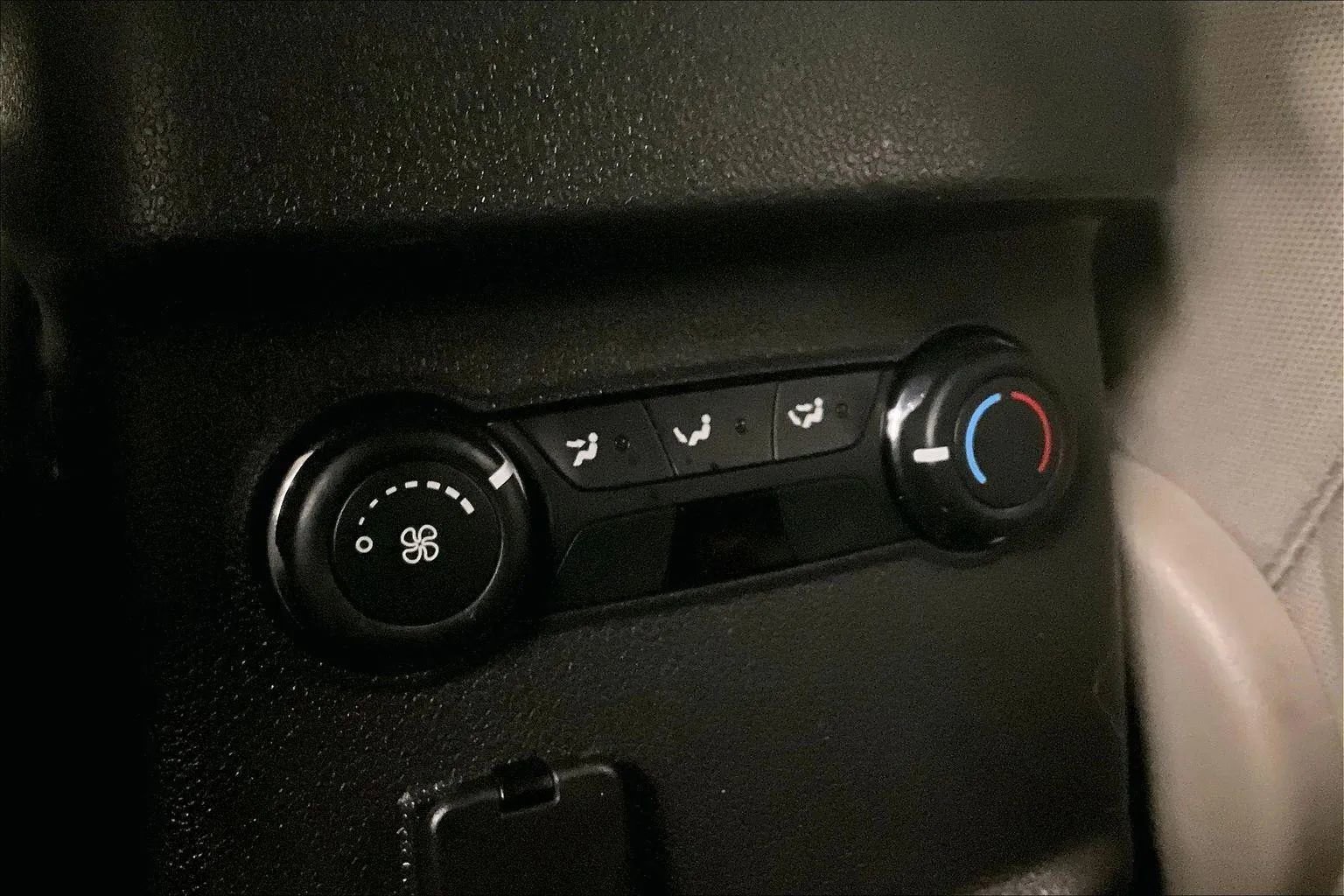 Used 2013 Ford Explorer 4WD w/ Class III Trailer Tow Pkg image 33