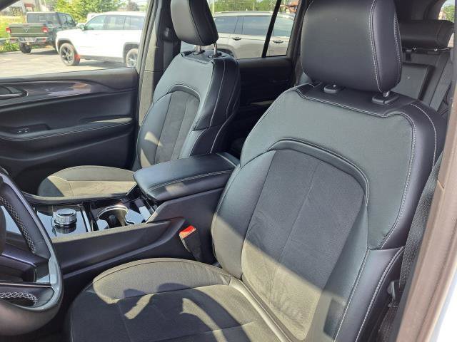 Used 2022 Jeep Grand Cherokee Altitude image 6