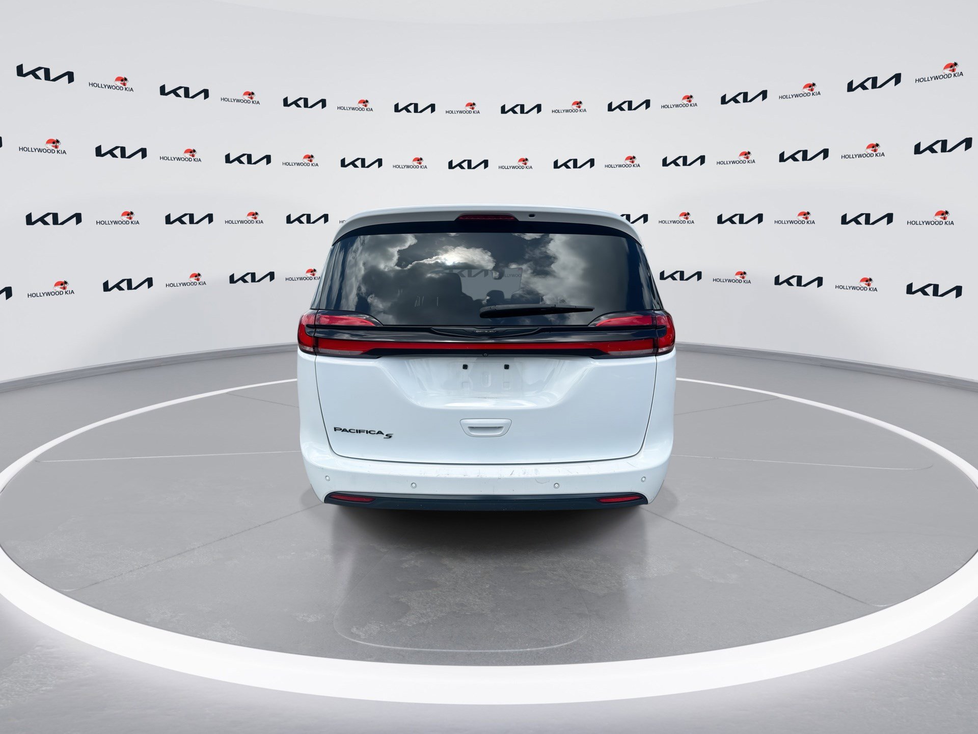 Used 2021 Chrysler Pacifica Touring w/ S Appearance Package image 7