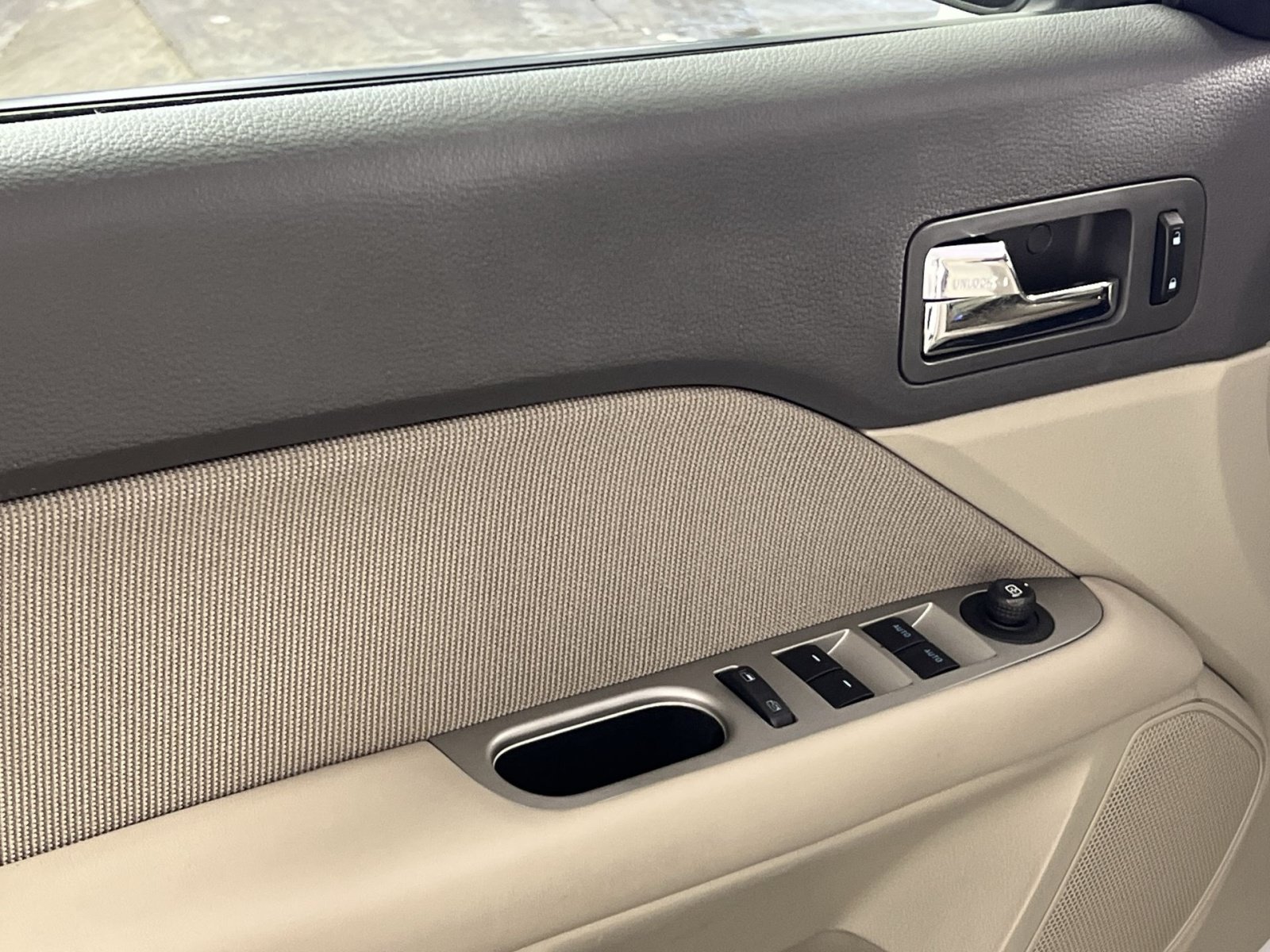 Used 2012 Ford Fusion Hybrid FWD image 15