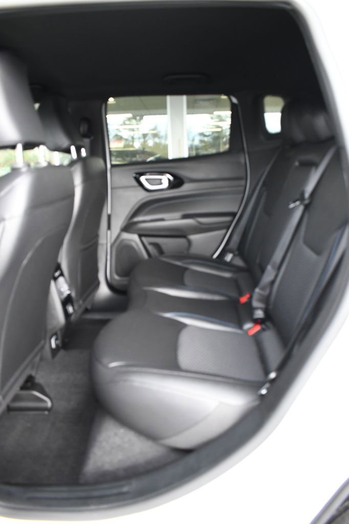 New 2026 Jeep Compass Latitude image 13