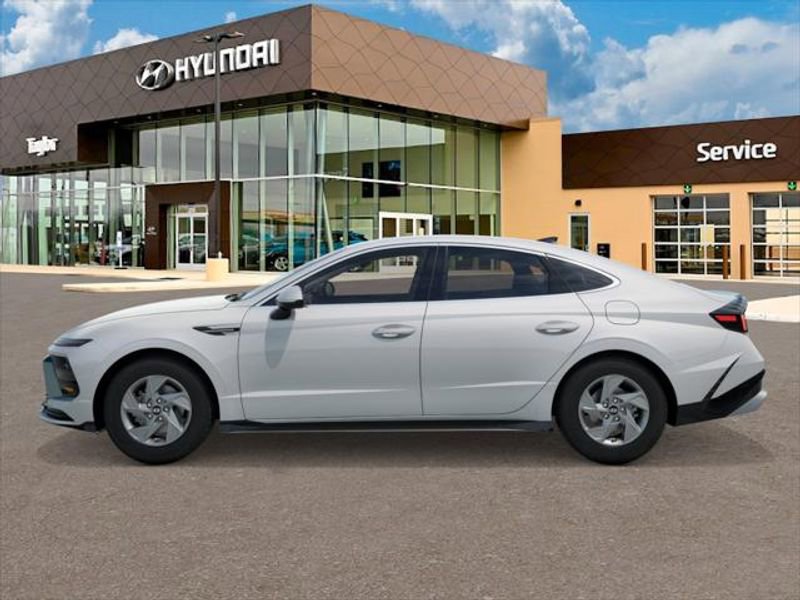 New 2026 Hyundai Sonata SE FWD image 3