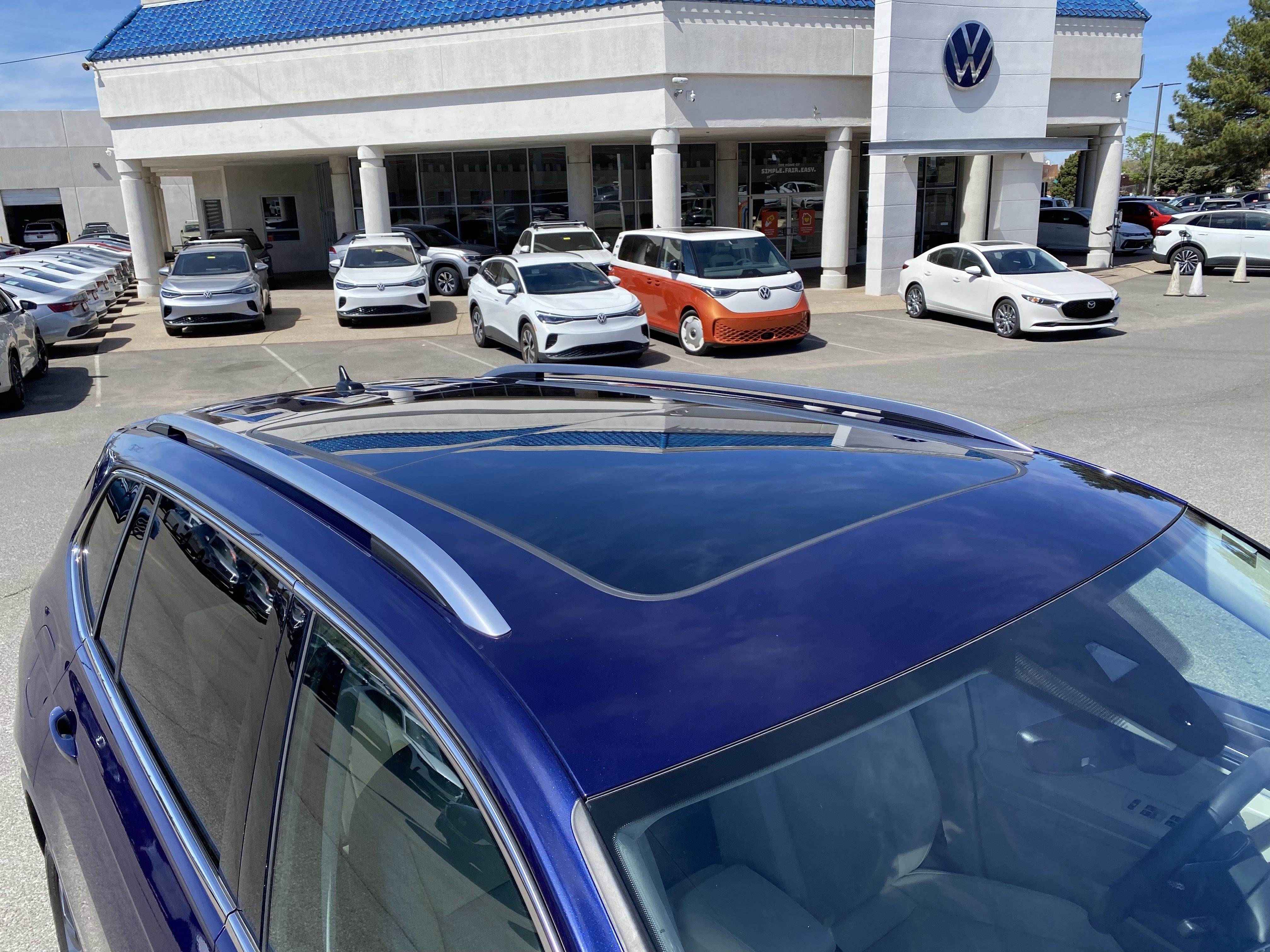 Used 2023 Volkswagen Tiguan SE w/ Panoramic Sunroof Package image 10