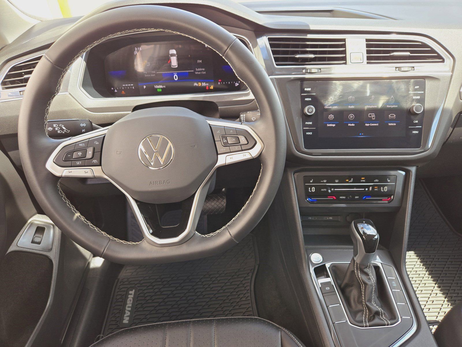 New 2024 Volkswagen Tiguan SE FWD image 10