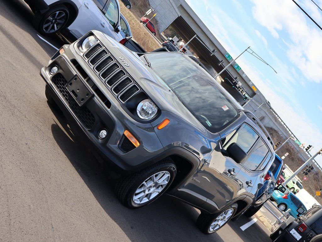 Used 2022 Jeep Renegade Latitude image 3