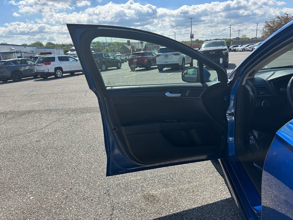 Used 2018 Ford Fusion SE w/ Equipment Group 201A FWD image 21