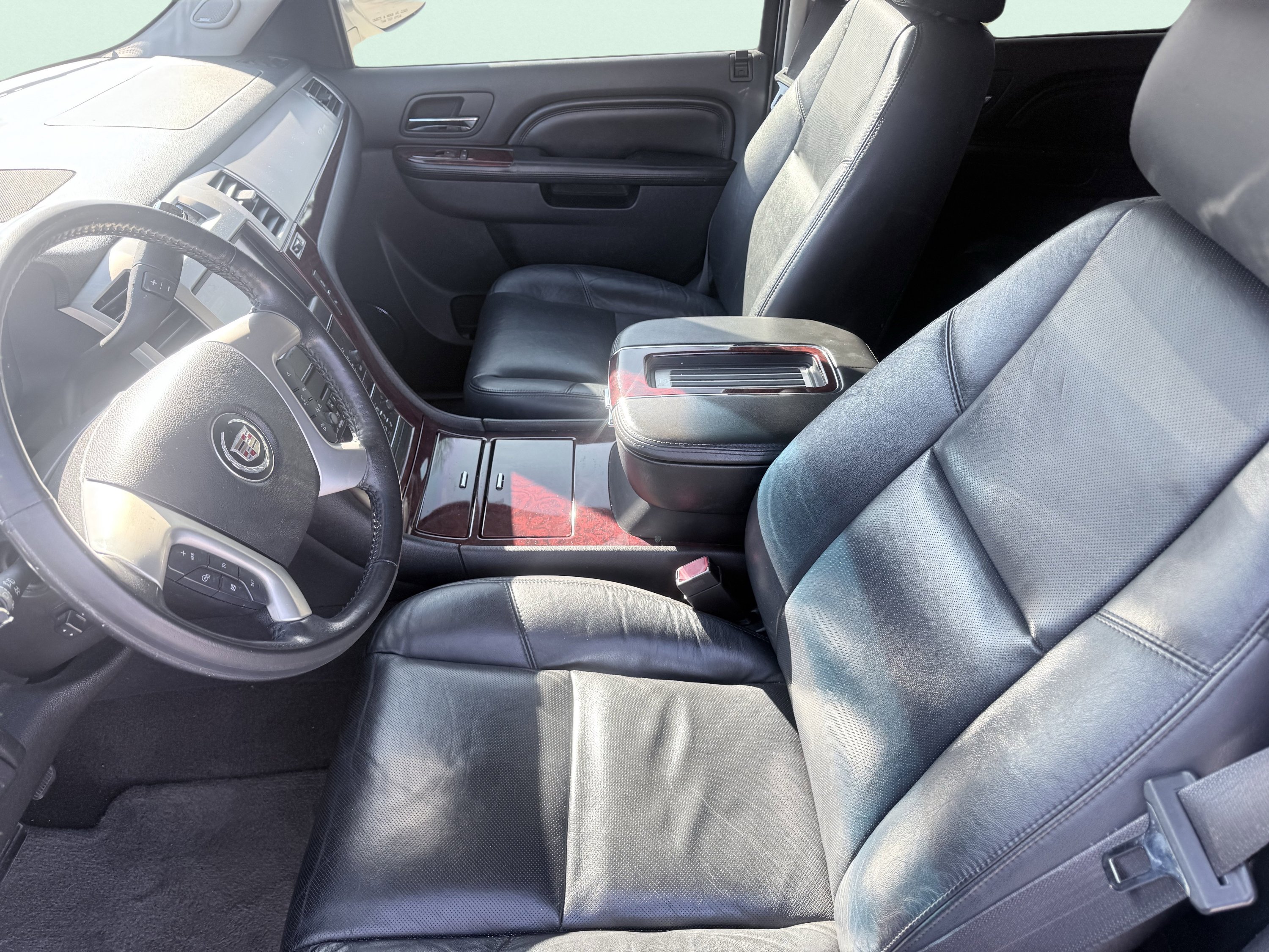 Used 2012 Cadillac Escalade Luxury RWD image 23