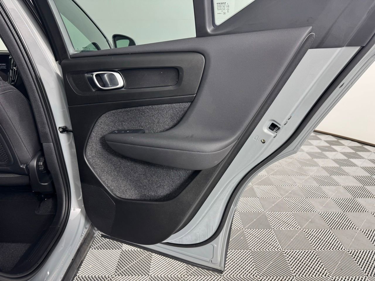 Used 2024 Volvo XC40 B5 Core image 29