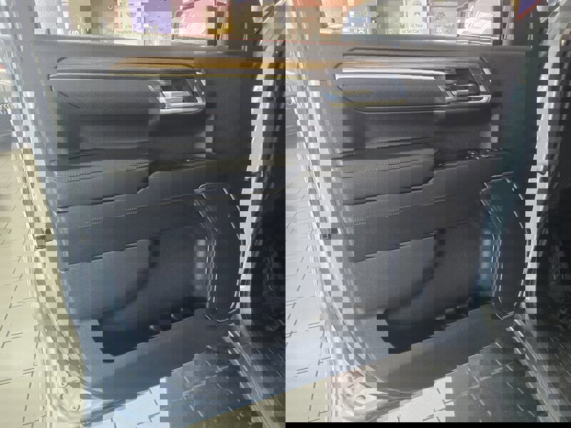 Used 2025 Chevrolet Silverado 1500 LT image 7