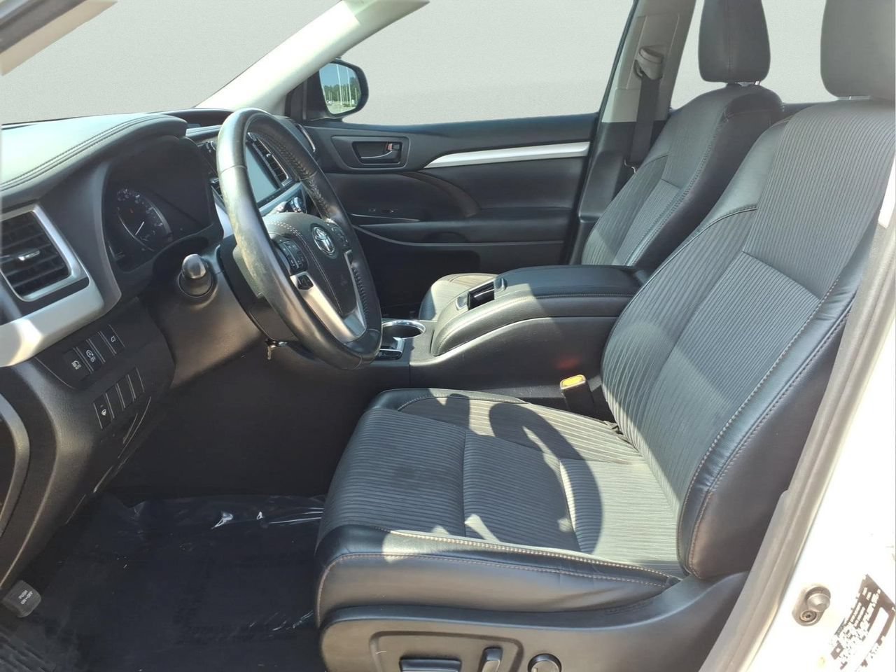 Used 2019 Toyota Highlander Plus FWD image 18