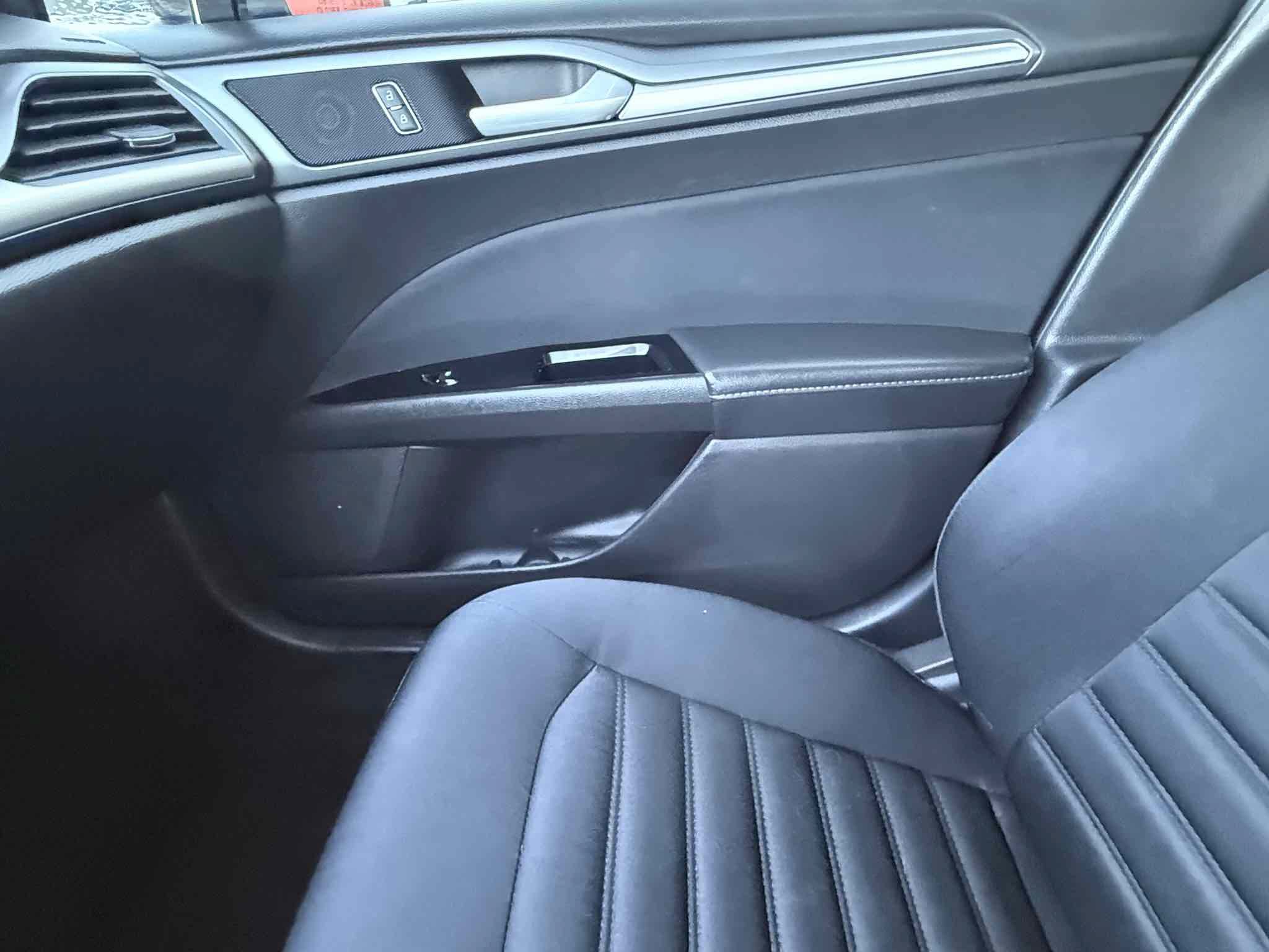 Used 2016 Ford Fusion SE FWD image 91