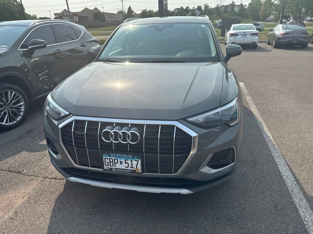 Used 2020 Audi Q3 2.0T Premium w/ Convenience Package AWD/4WD image 2
