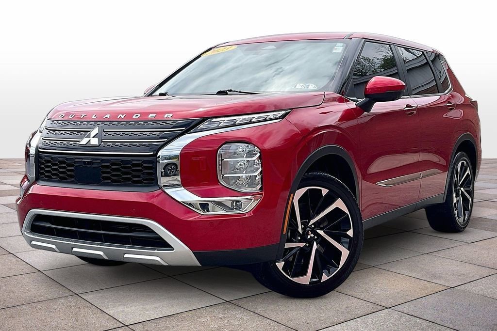 Used 2023 Mitsubishi Outlander SE AWD/4WD image 2