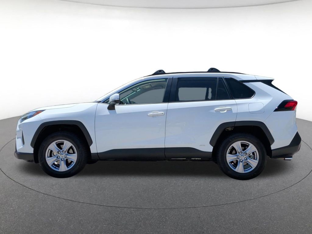 Used 2022 Toyota RAV4 XLE AWD/4WD image 3