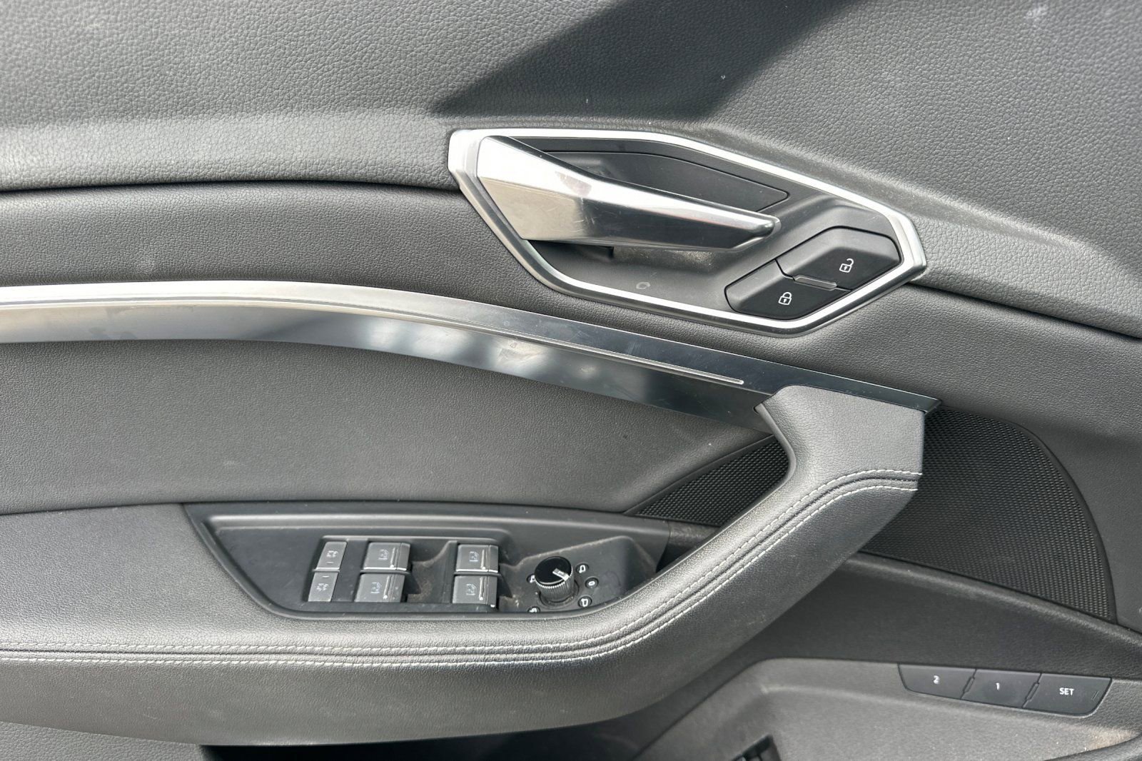 Used 2019 Audi e-tron Premium Plus w/ Cold Weather Package image 12