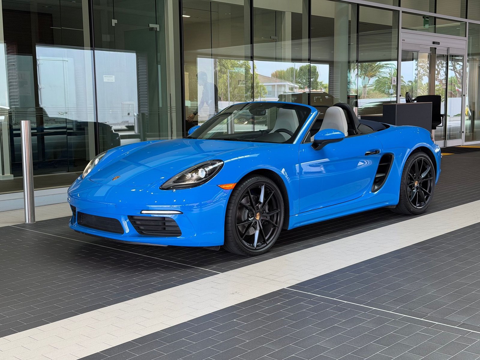 Certified 2024 Porsche 718 Boxster RWD image 1
