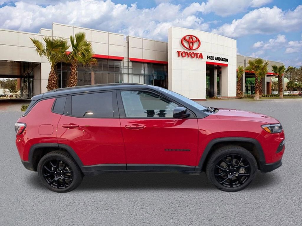 Used 2024 Jeep Compass Latitude w/ Convenience Group image 3