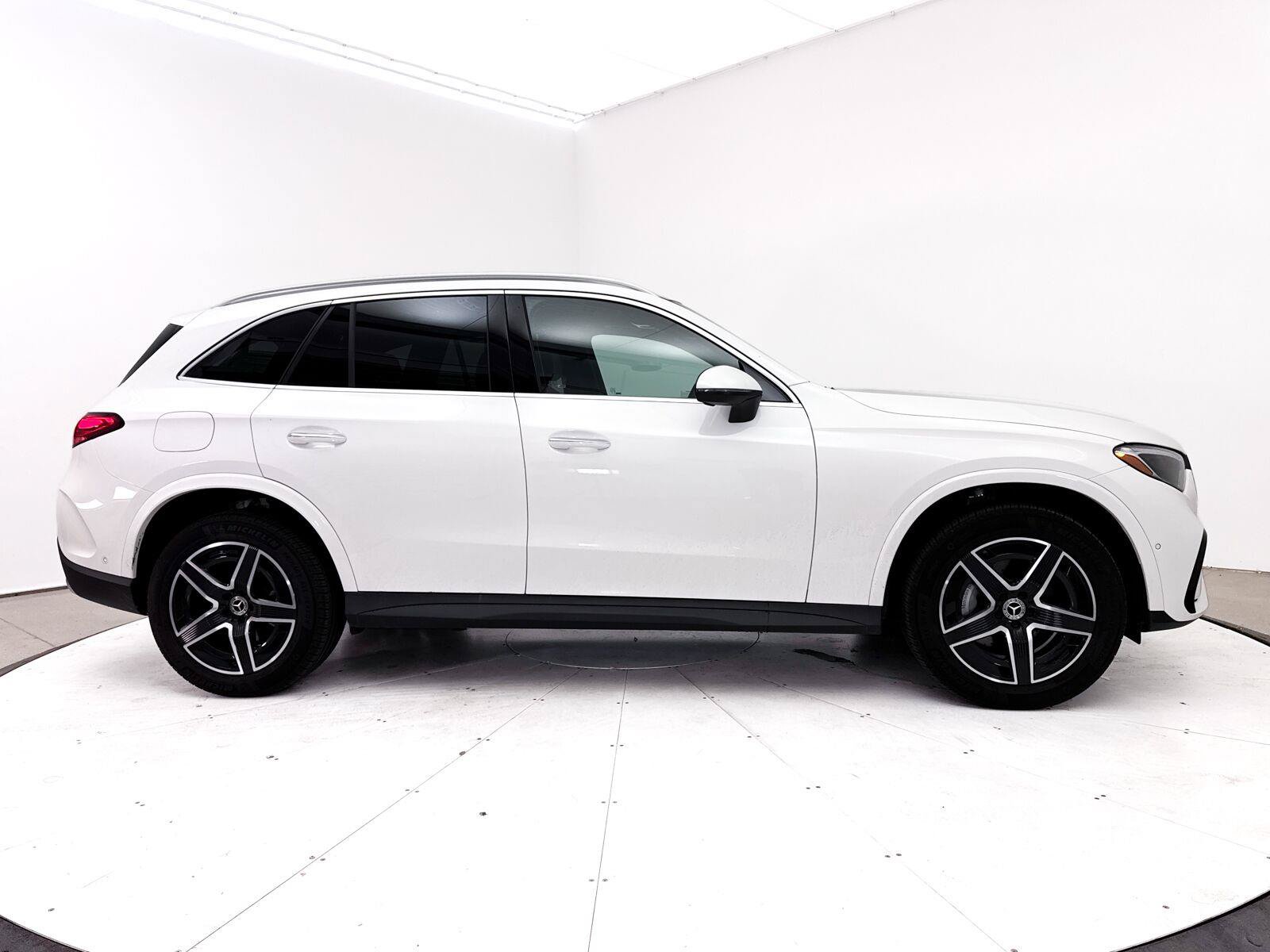 Used 2025 Mercedes-Benz GLC 300 4MATIC image 38