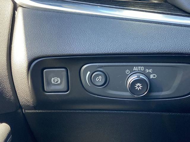 Used 2020 Buick Enclave Avenir w/ Avenir Technology Package AWD/4WD image 14