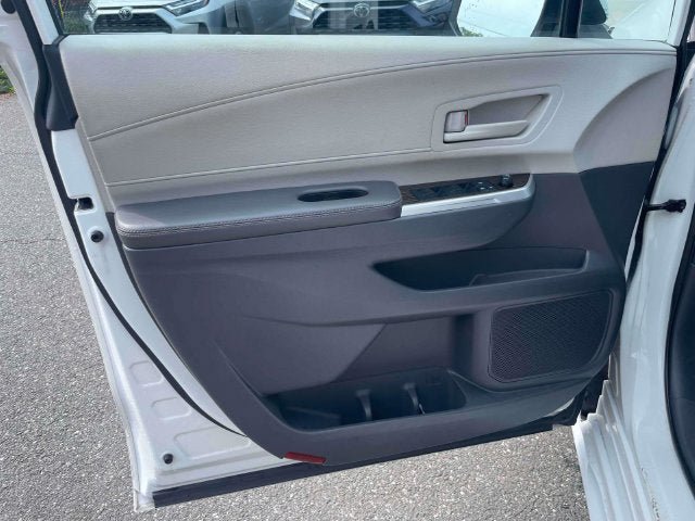 Used 2022 Toyota Sienna LE FWD image 19
