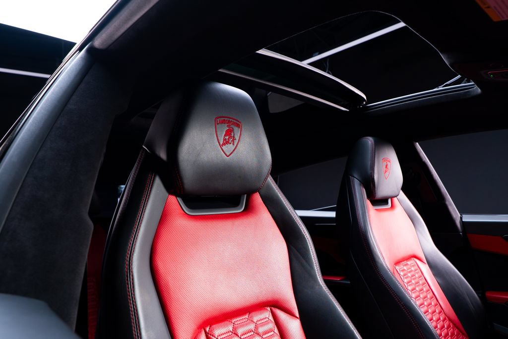 Used 2022 Lamborghini Urus AWD/4WD image 42