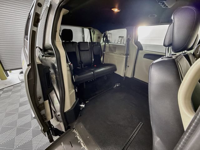 Used 2017 Dodge Grand Caravan SXT FWD image 26