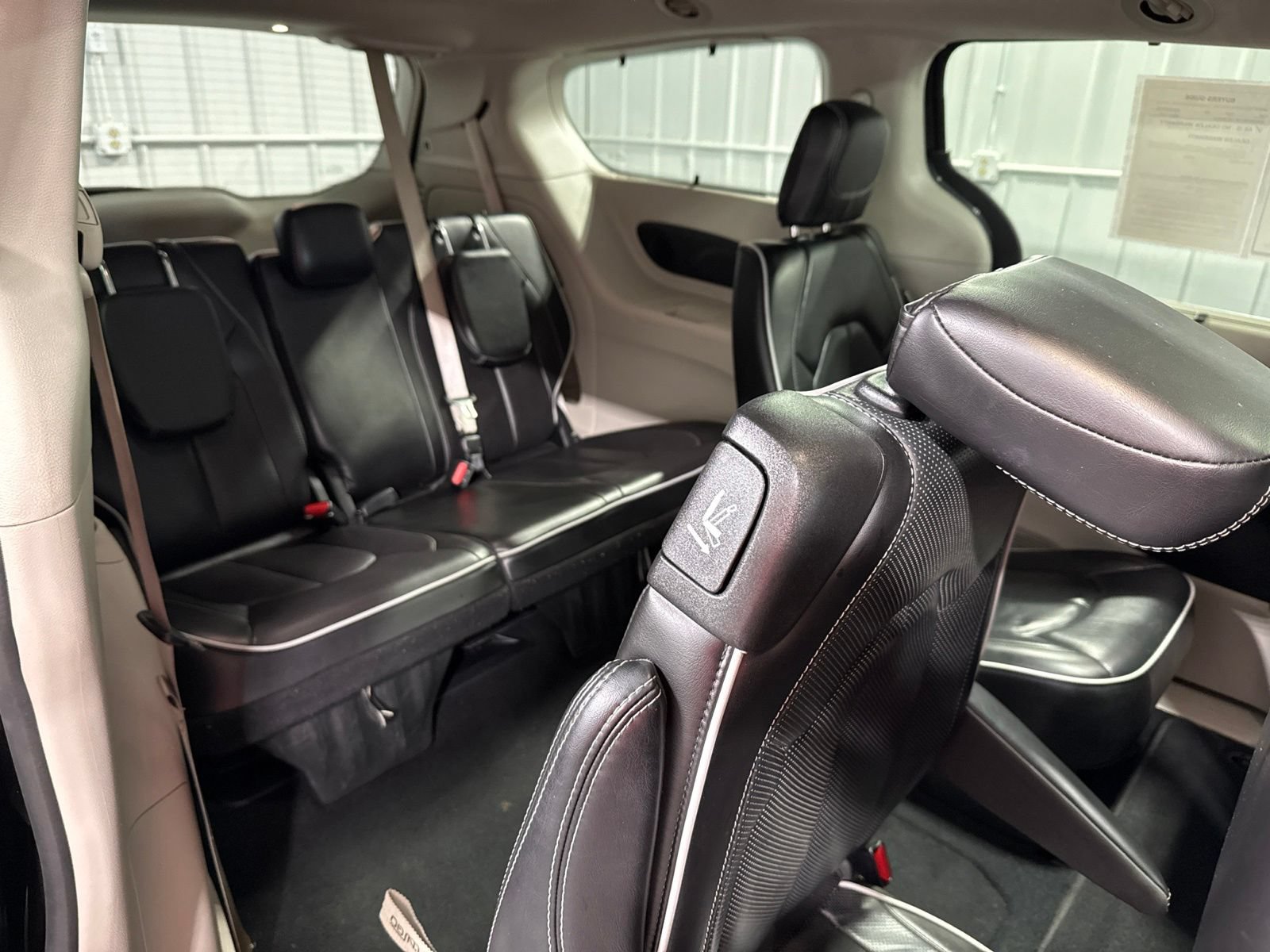 Used 2023 Chrysler Pacifica Limited FWD image 20